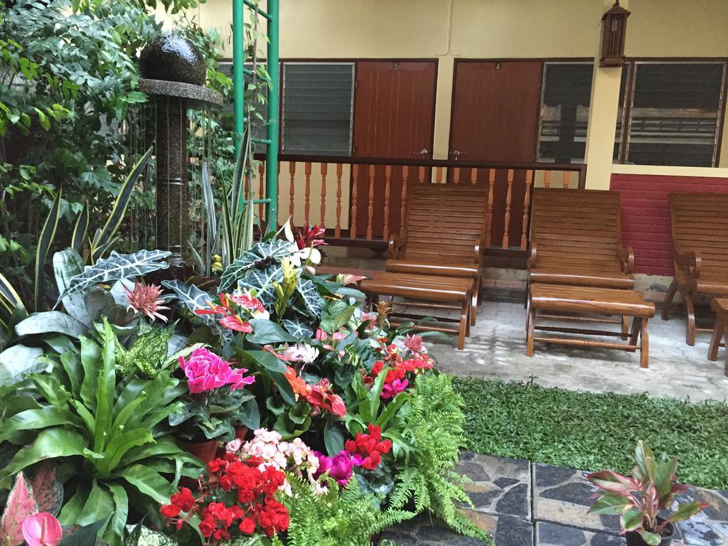 Siriwan Guesthouse Chiang Mai Ngoại thất bức ảnh