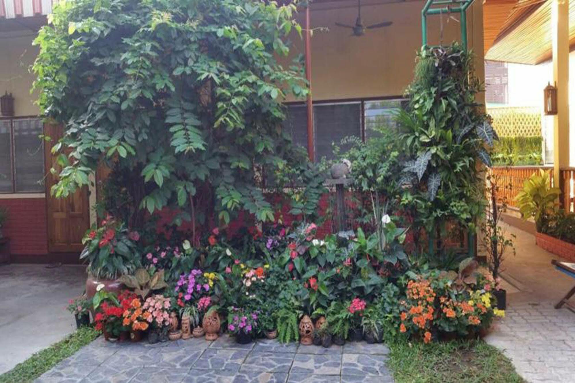 Siriwan Guesthouse Chiang Mai Ngoại thất bức ảnh