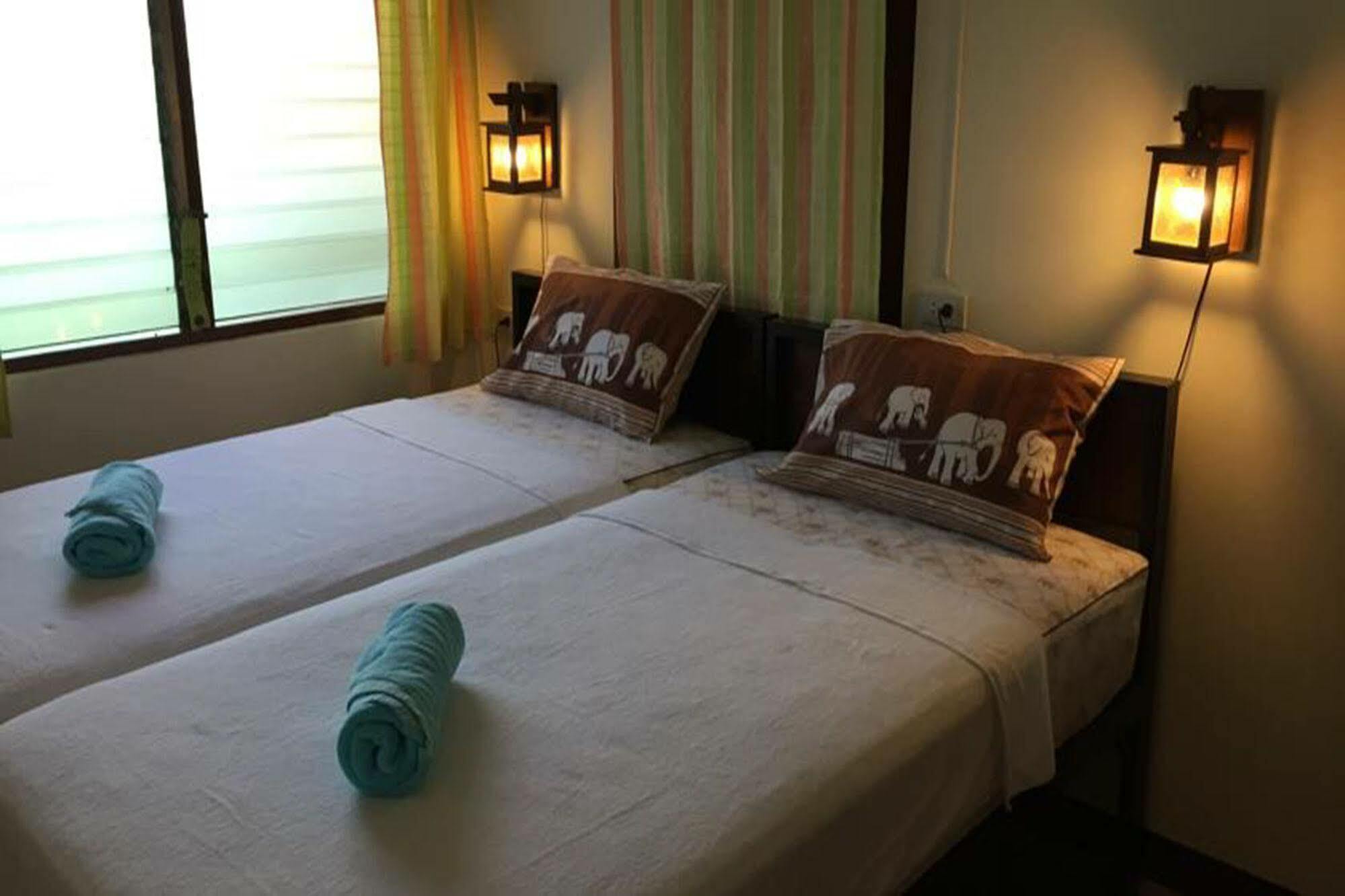 Siriwan Guesthouse Chiang Mai Ngoại thất bức ảnh