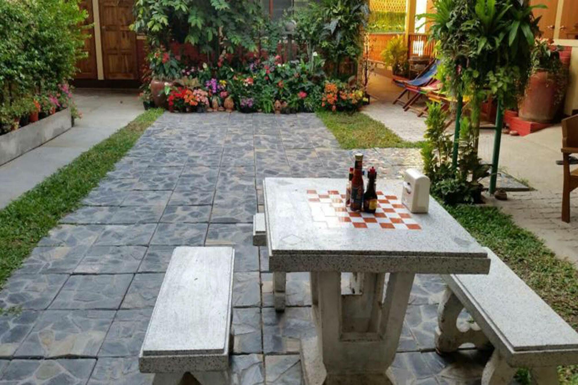 Siriwan Guesthouse Chiang Mai Ngoại thất bức ảnh