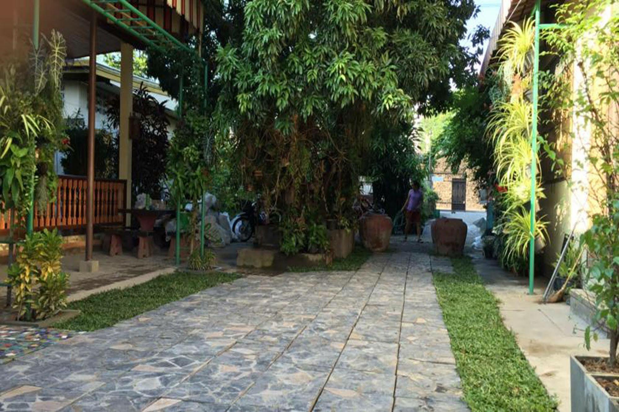 Siriwan Guesthouse Chiang Mai Ngoại thất bức ảnh