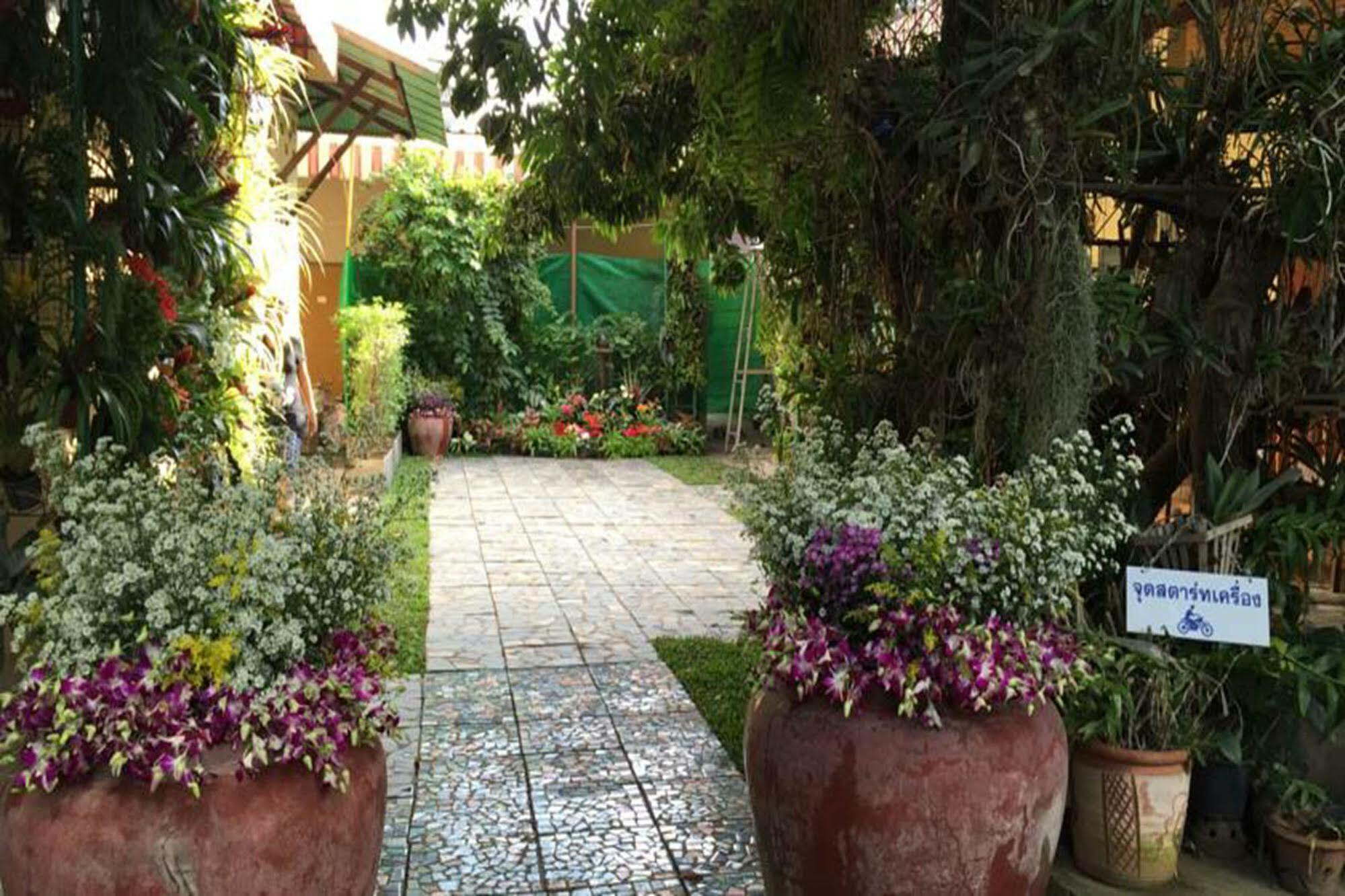 Siriwan Guesthouse Chiang Mai Ngoại thất bức ảnh